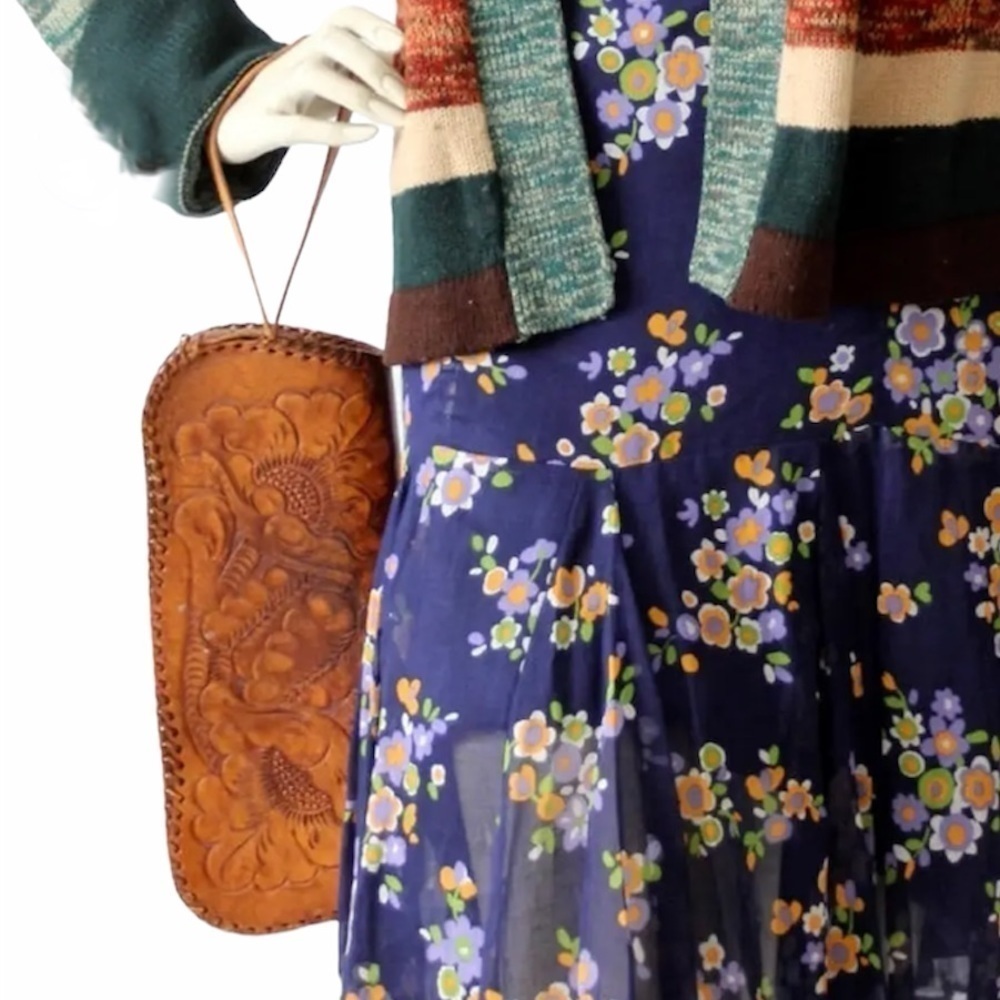 Vintage Handmade Brown Leather Floral Tooled Zipper Wristlet Clutch